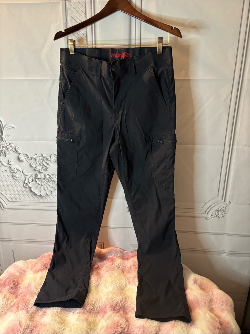 Wrangler Men’s Black Utility Cargo Pants, Size 32x32